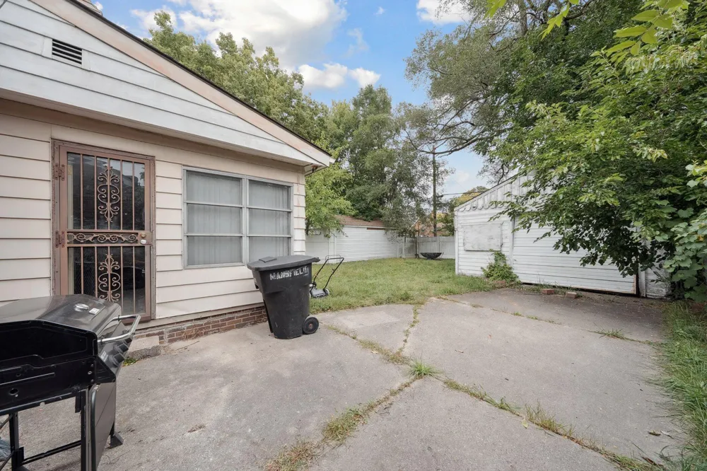 17360 Mansfield Street Detroit, MI 48235