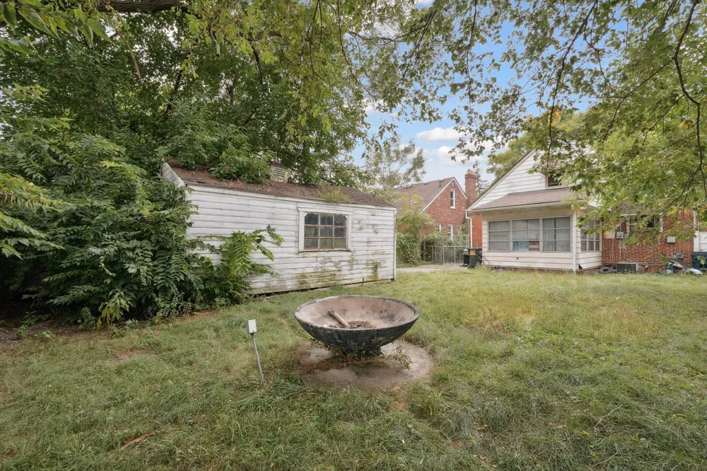 17360 Mansfield Street Detroit, MI 48235