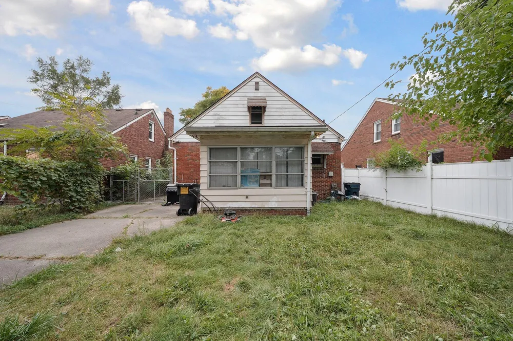 17360 Mansfield Street Detroit, MI 48235