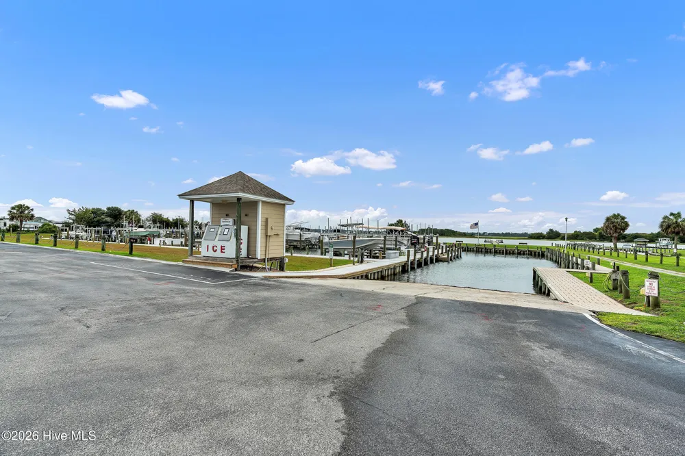 650 Cedar Point Boulevard #H5 Cedar Point, NC 28584