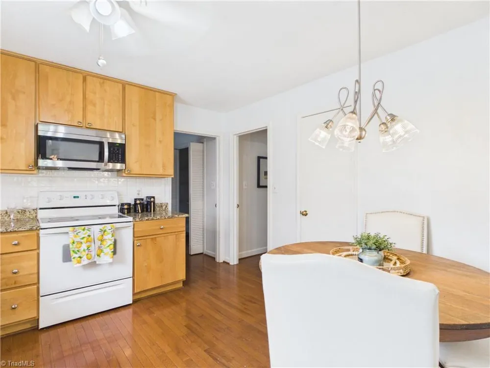904 Fairidge Drive Jamestown, NC 27282
