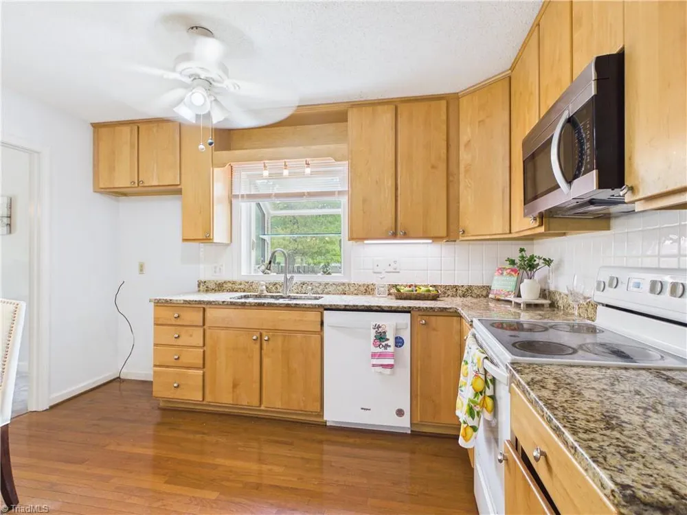 904 Fairidge Drive Jamestown, NC 27282