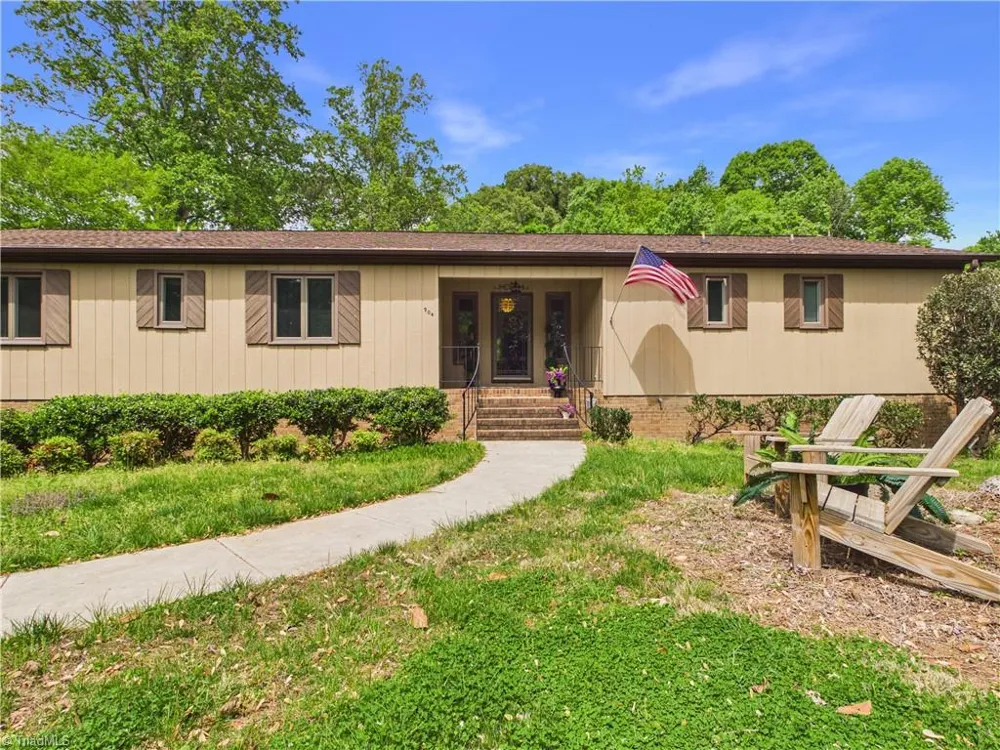 904 Fairidge Drive Jamestown, NC 27282
