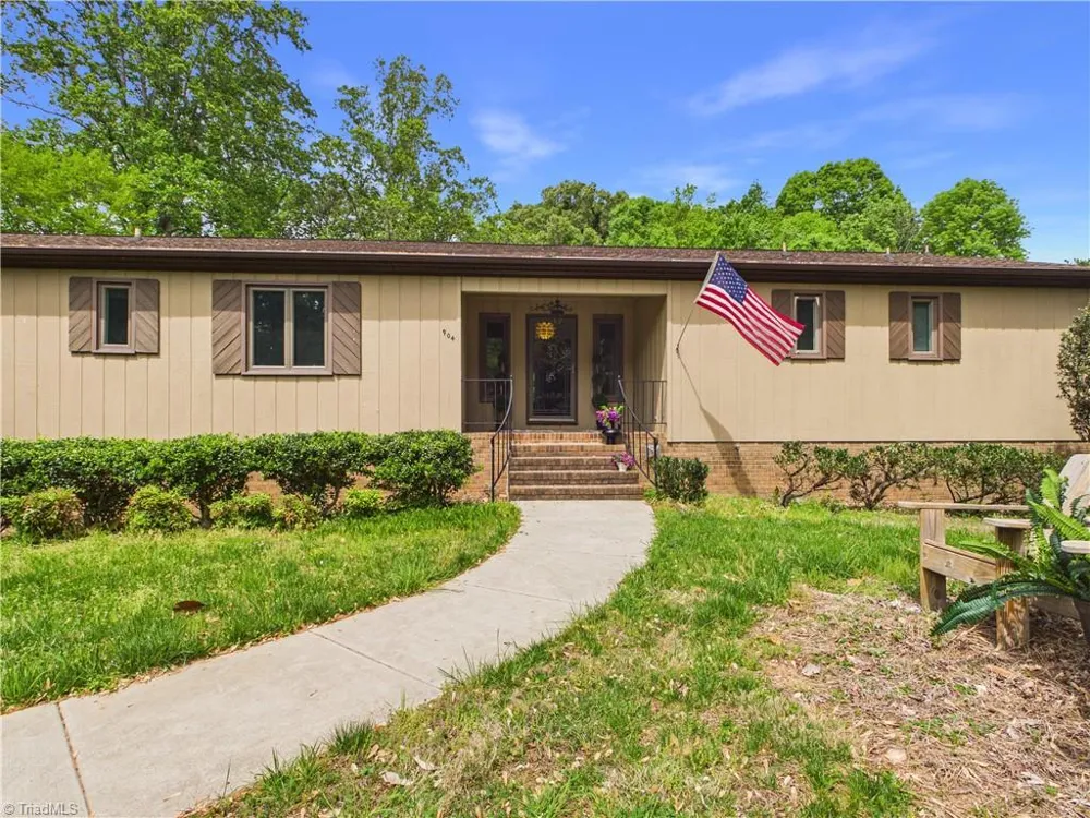 904 Fairidge Drive Jamestown, NC 27282