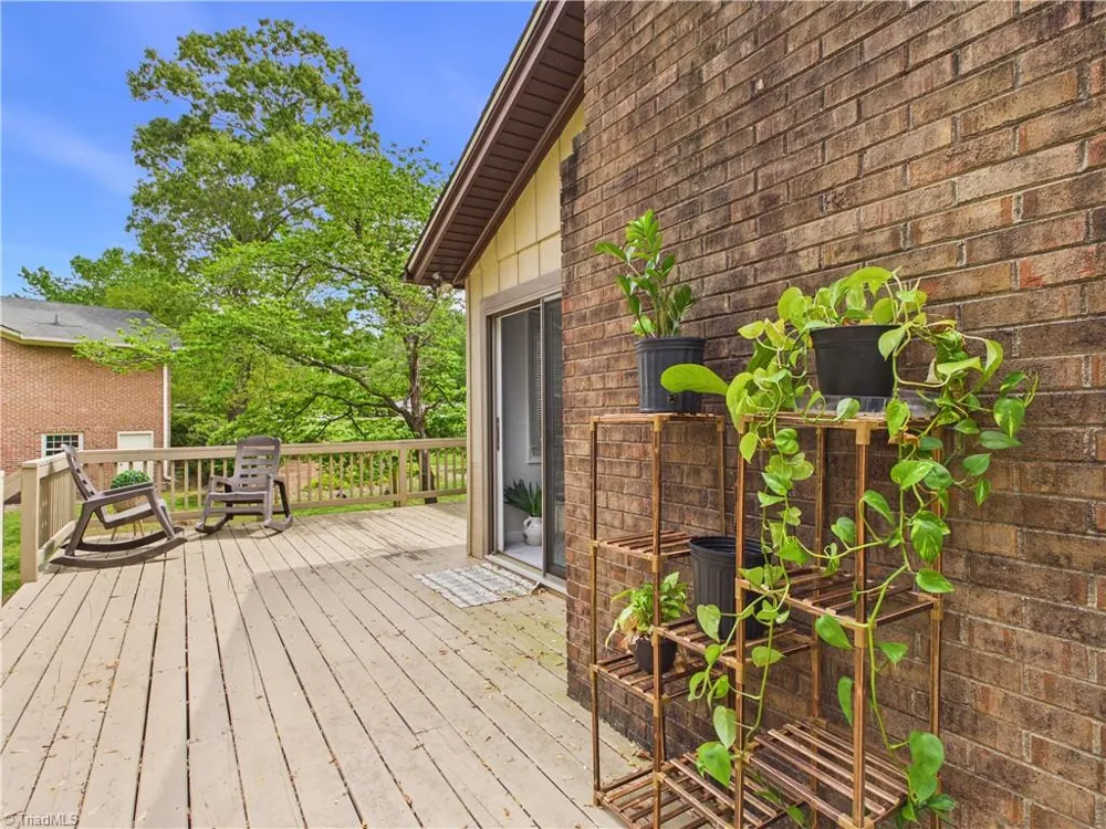 904 Fairidge Drive Jamestown, NC 27282