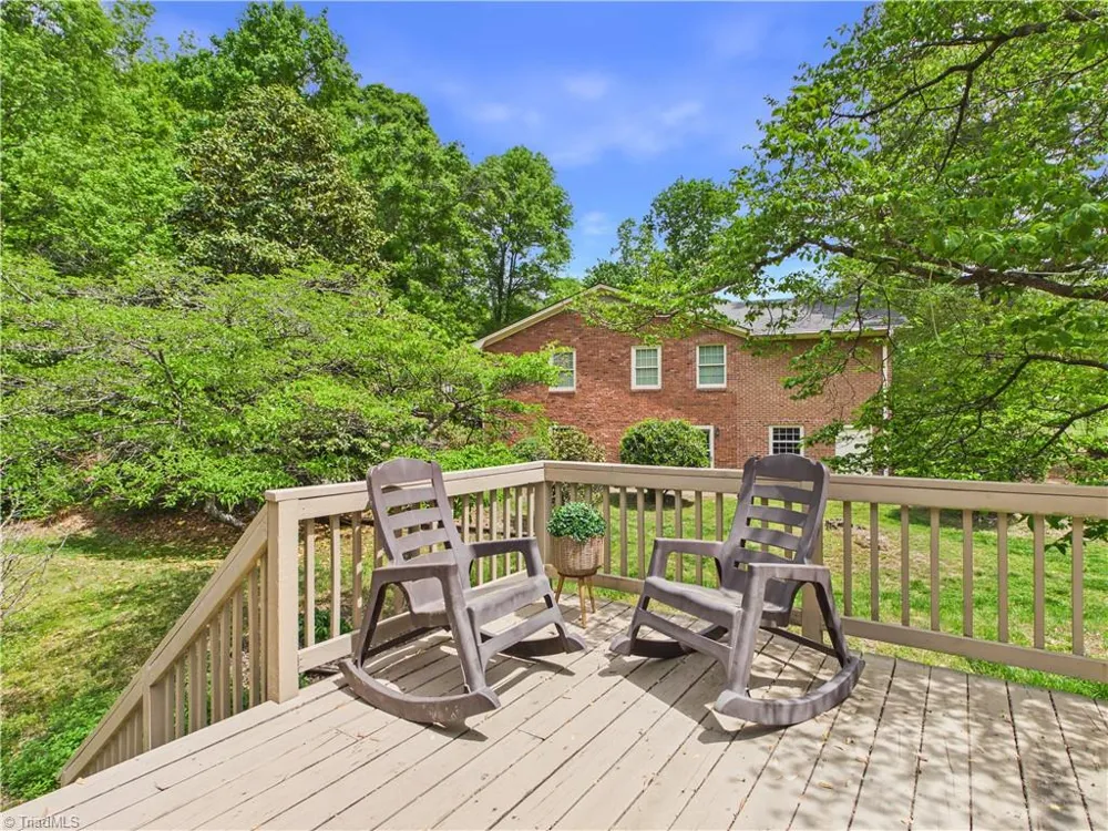 904 Fairidge Drive Jamestown, NC 27282