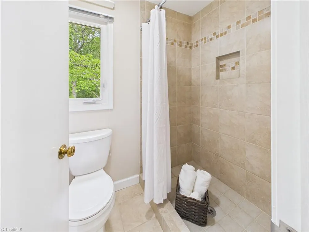 904 Fairidge Drive Jamestown, NC 27282