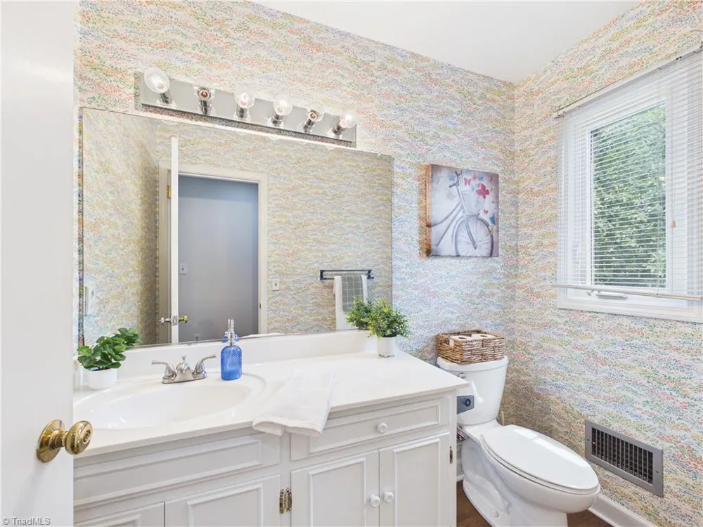 904 Fairidge Drive Jamestown, NC 27282