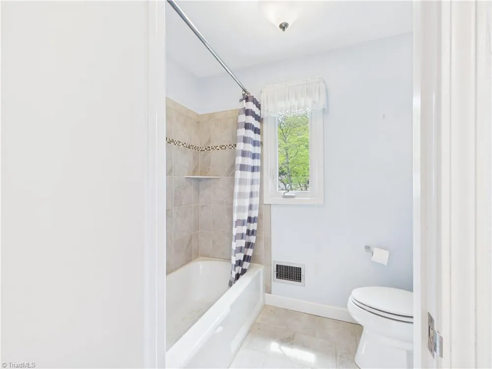 904 Fairidge Drive Jamestown, NC 27282