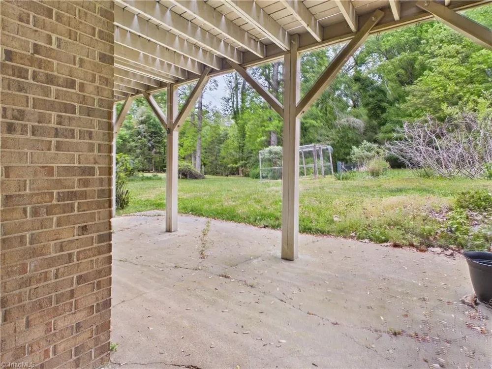 904 Fairidge Drive Jamestown, NC 27282