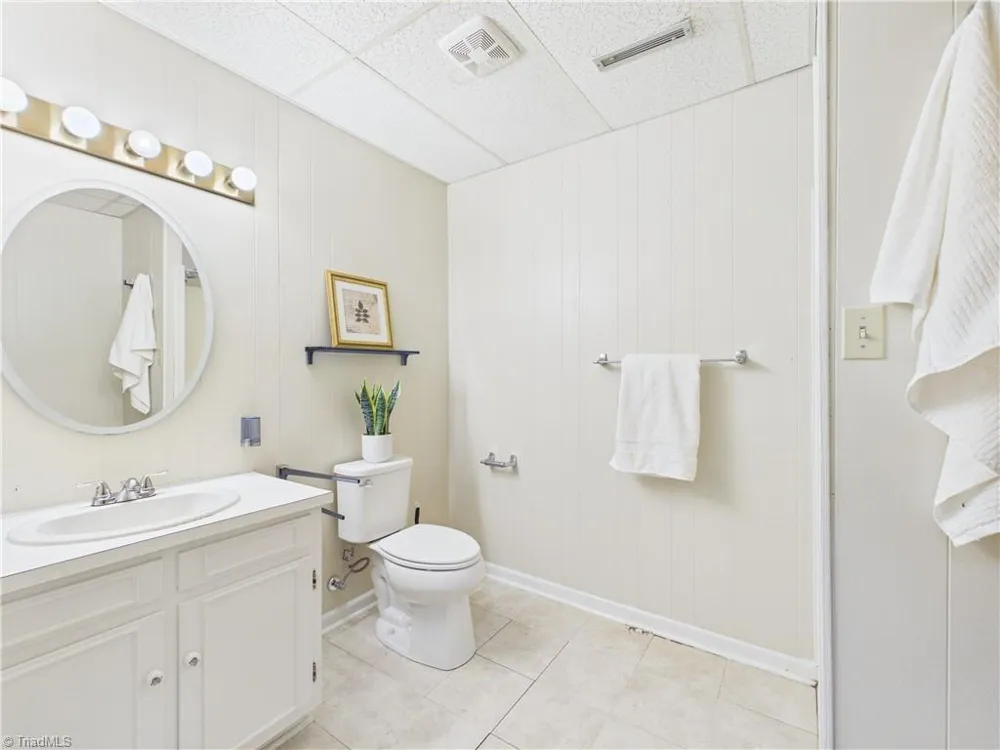 904 Fairidge Drive Jamestown, NC 27282