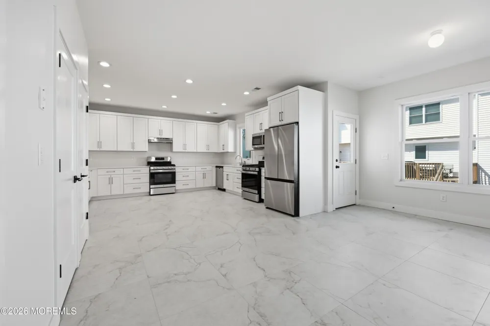 193 Colonial Drive Lakewood, NJ 08701