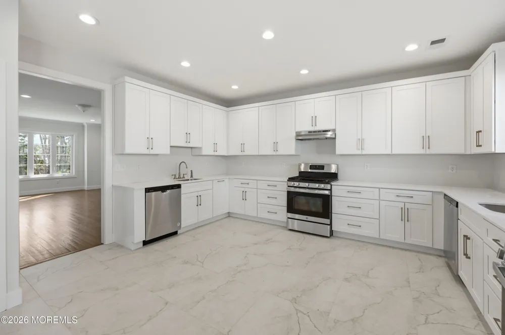 193 Colonial Drive Lakewood, NJ 08701