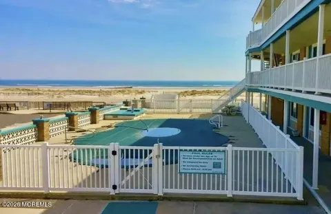 406410 E Monterey Avenue #103