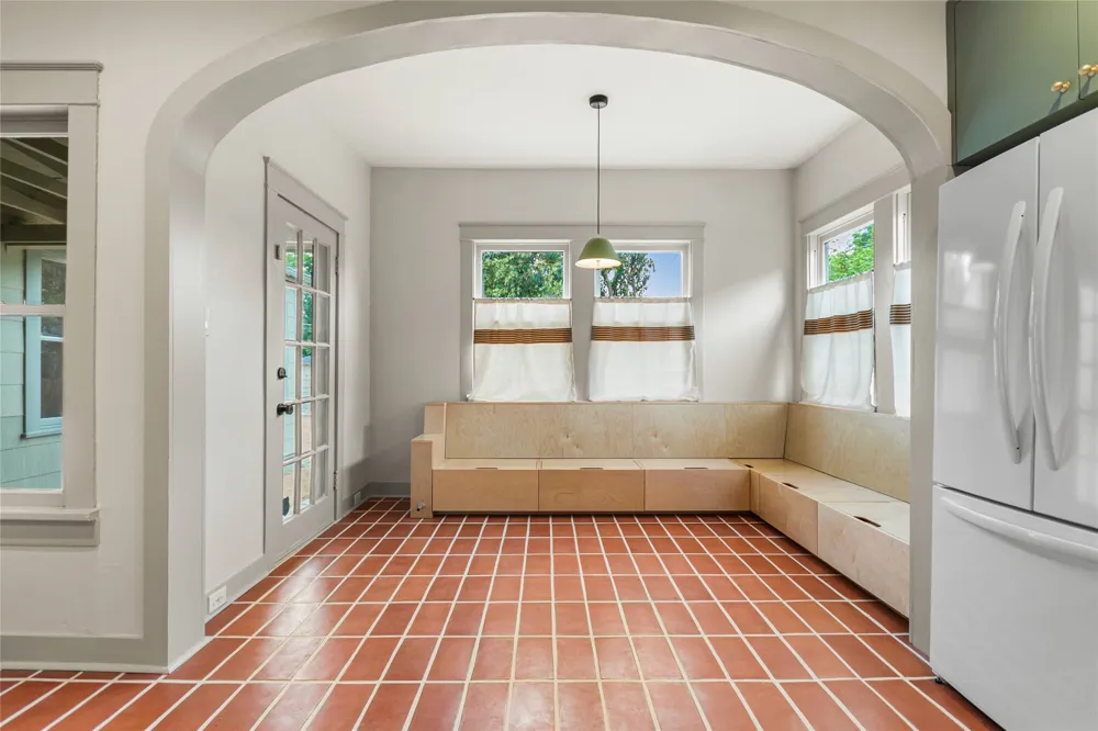 1914 W Magnolia Avenue San Antonio, TX 78201