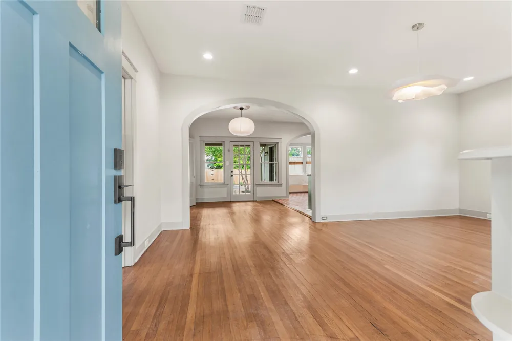 1914 W Magnolia Avenue San Antonio, TX 78201