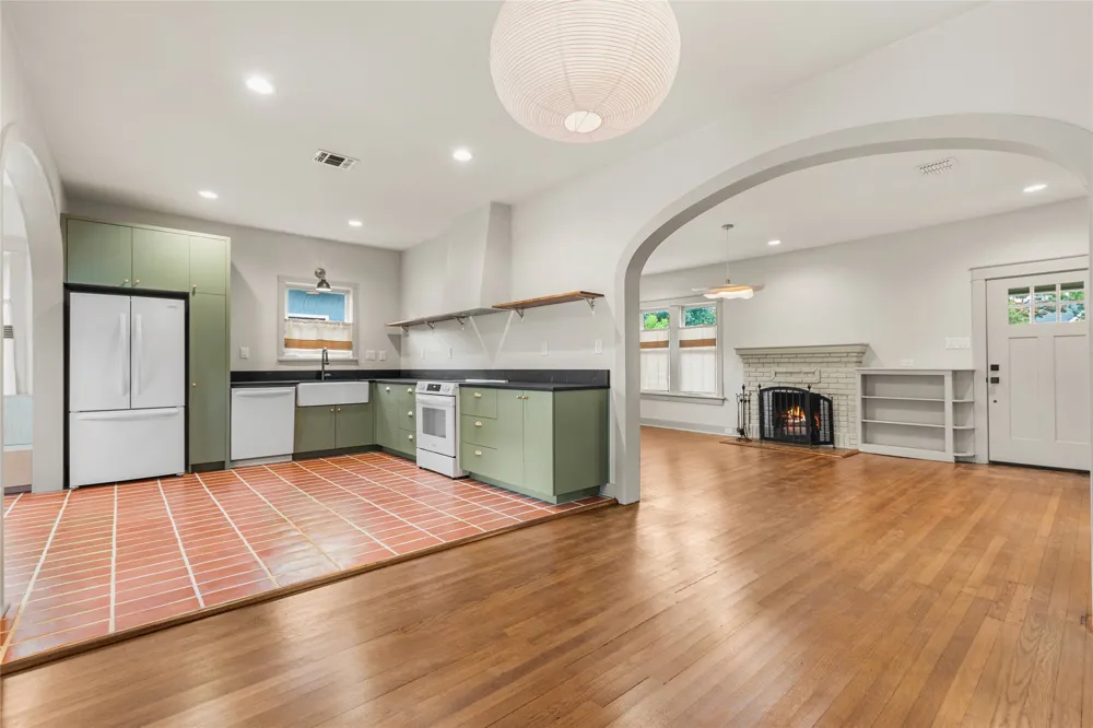 1914 W Magnolia Avenue San Antonio, TX 78201
