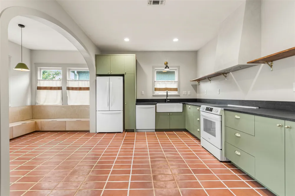 1914 W Magnolia Avenue San Antonio, TX 78201