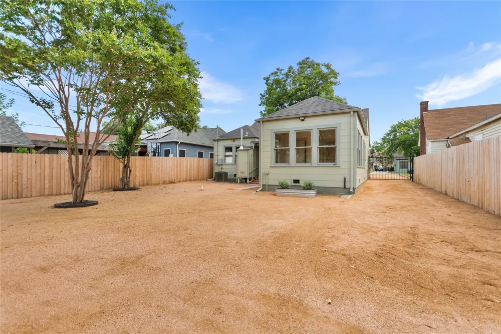1914 W Magnolia Avenue San Antonio, TX 78201