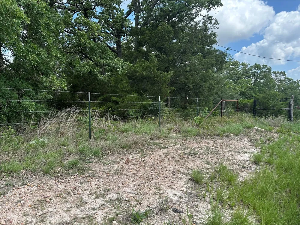 2523 County Road 133 Giddings, TX 78942