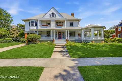 211 Cedar Avenue