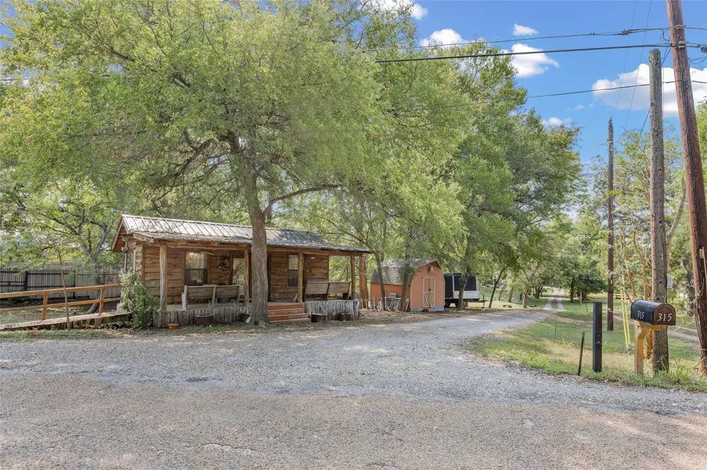 315 River wood Drive Bastrop, TX 78602