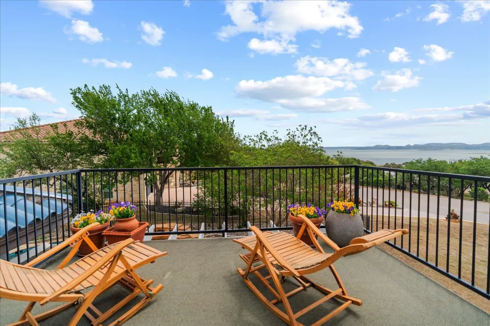 829 Kings Point Drive Canyon Lake, TX 78133