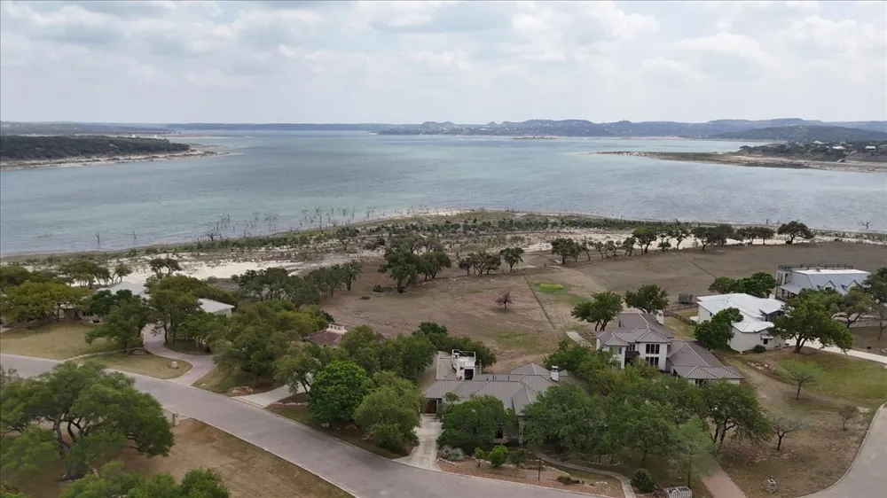 829 Kings Point Drive Canyon Lake, TX 78133