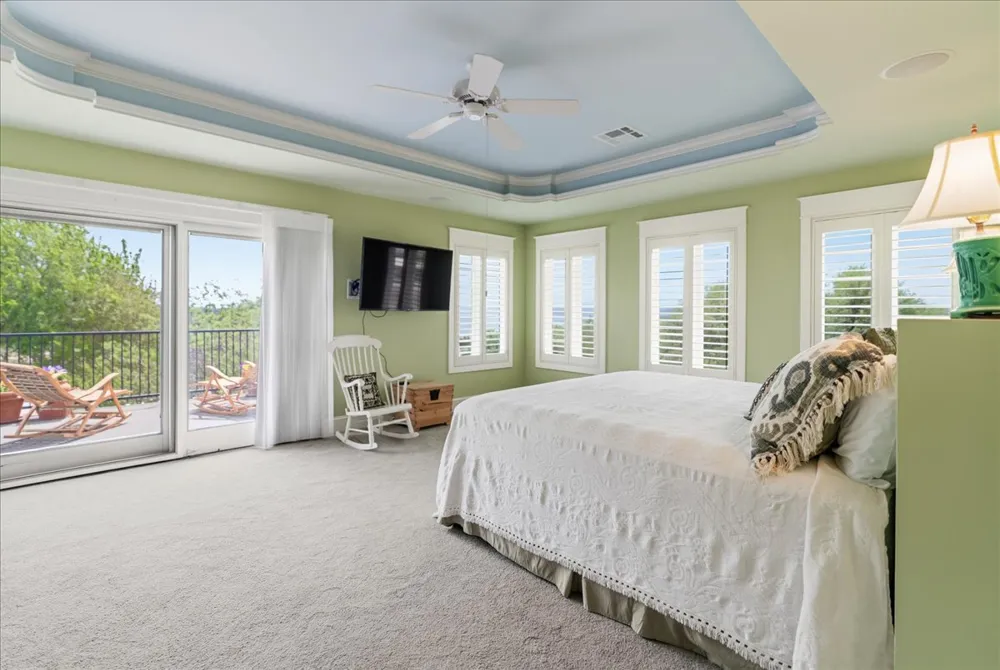 829 Kings Point Drive Canyon Lake, TX 78133