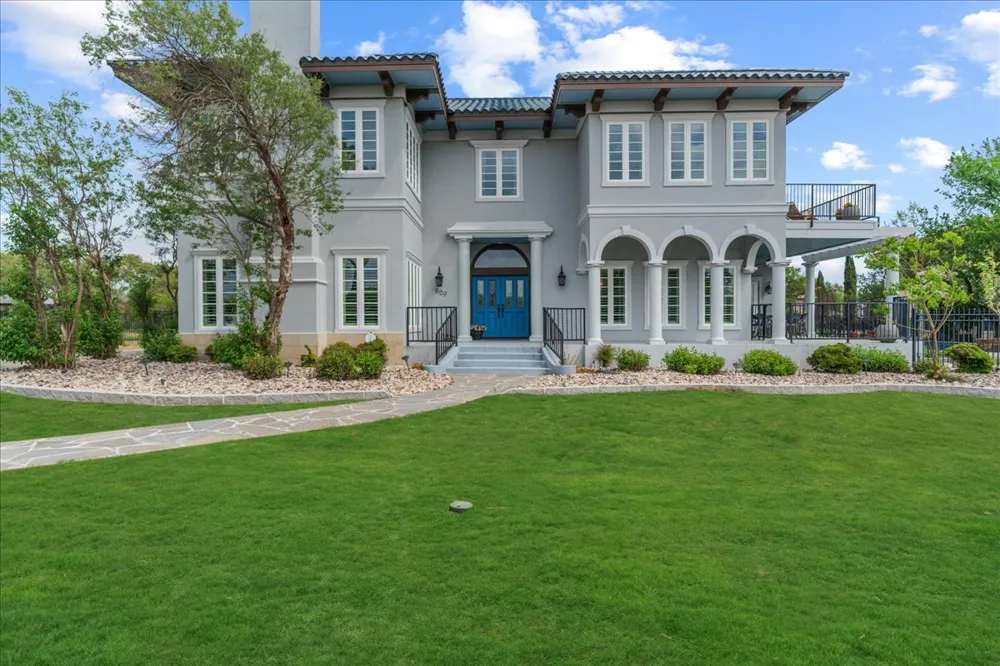 829 Kings Point Drive Canyon Lake, TX 78133