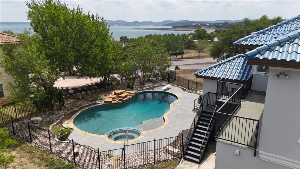 829 Kings Point Drive Canyon Lake, TX 78133