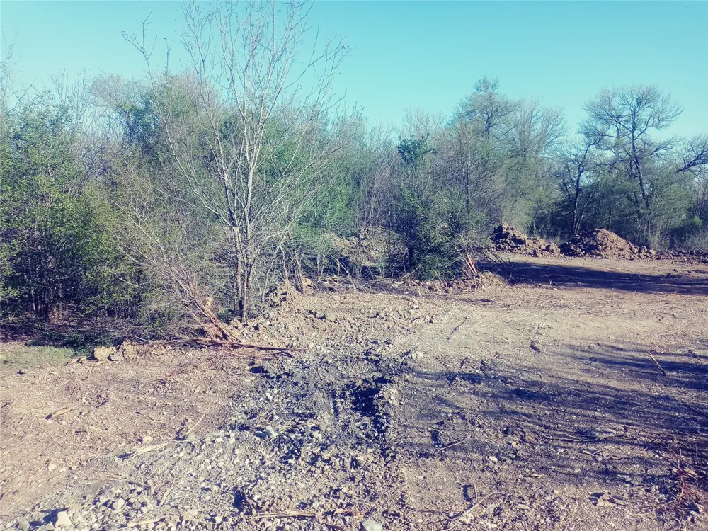8818 Elroy Road Del Valle, TX 78617