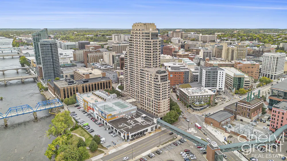 158 Campau Circle NW #1516 Grand Rapids, MI 49503