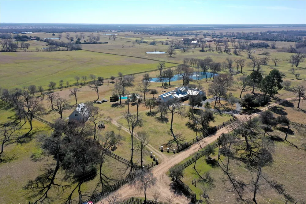 770 Blackberry Lane Washington, TX 77880
