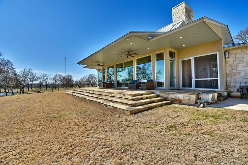770 Blackberry Lane Washington, TX 77880