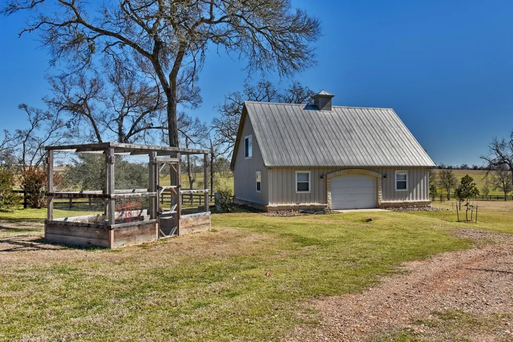 770 Blackberry Lane Washington, TX 77880