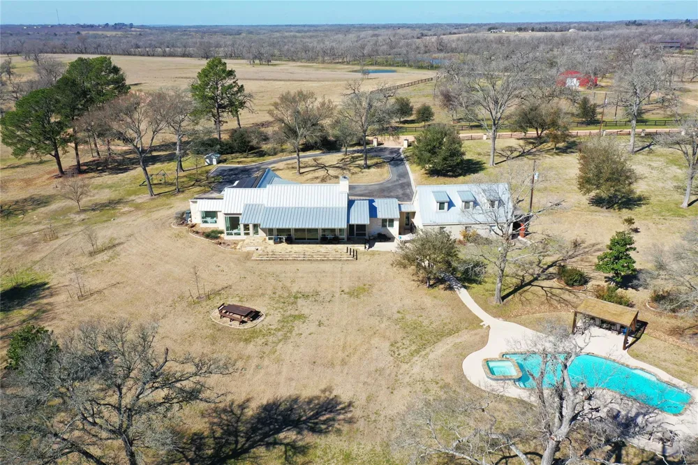 770 Blackberry Lane Washington, TX 77880