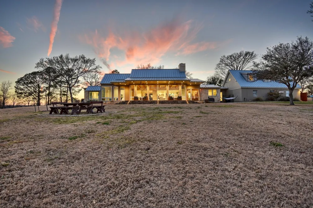 770 Blackberry Lane Washington, TX 77880