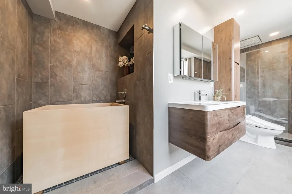 1425 LOCUST STREET #28A Philadelphia, PA 19102