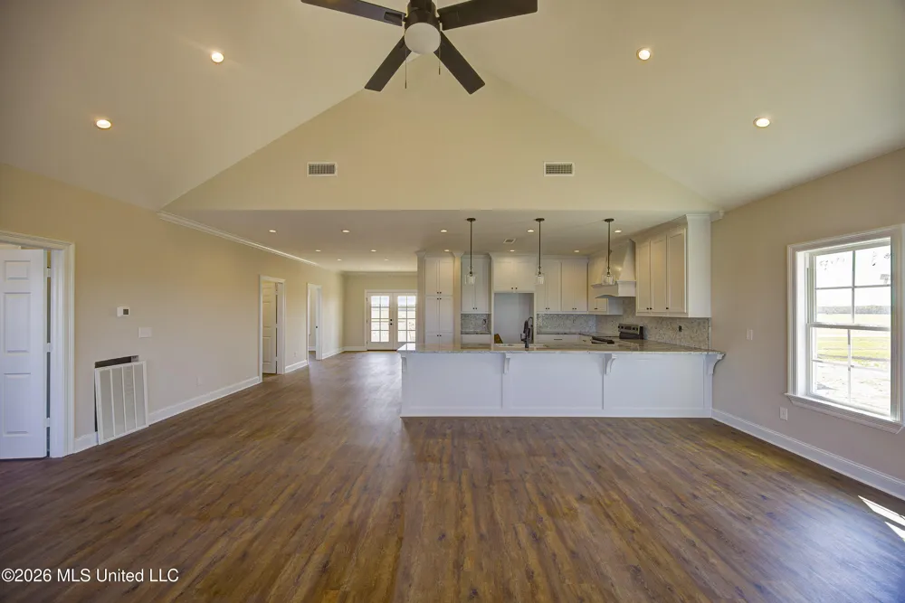 2414 Eagle Lake Shore Road Vicksburg, MS 39183