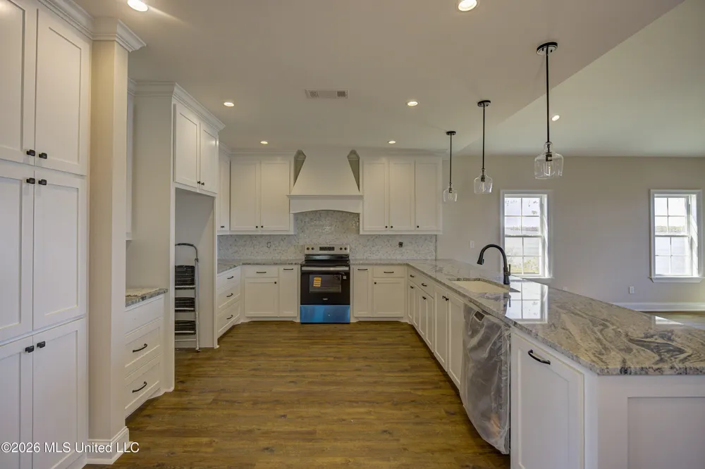 2414 Eagle Lake Shore Road Vicksburg, MS 39183