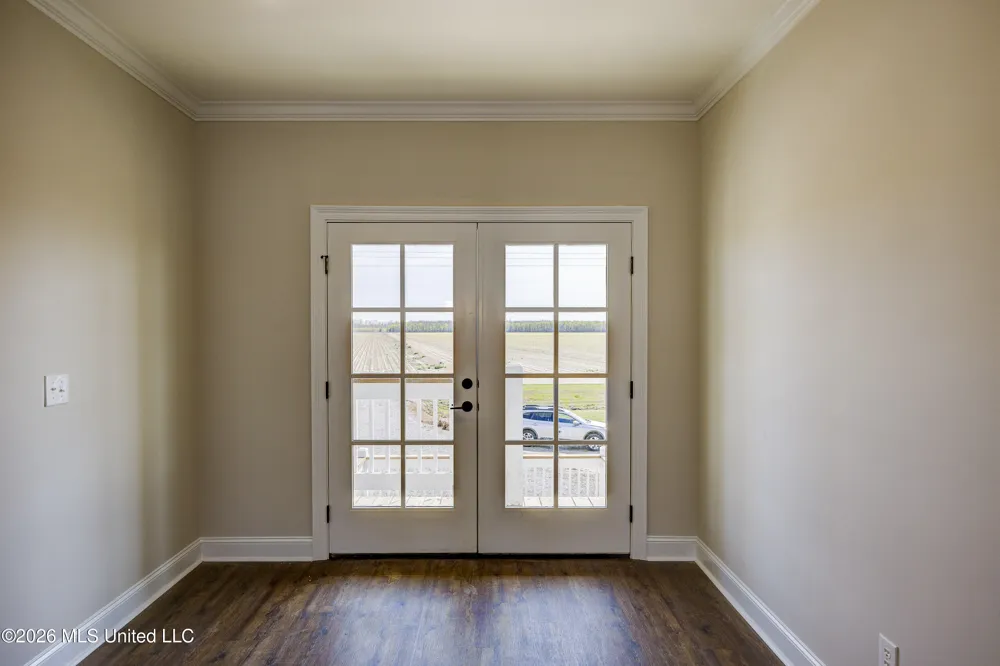 2414 Eagle Lake Shore Road Vicksburg, MS 39183