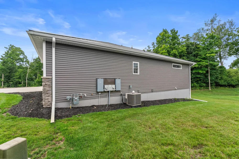 235 Auseon Court Hillsdale, MI 49242