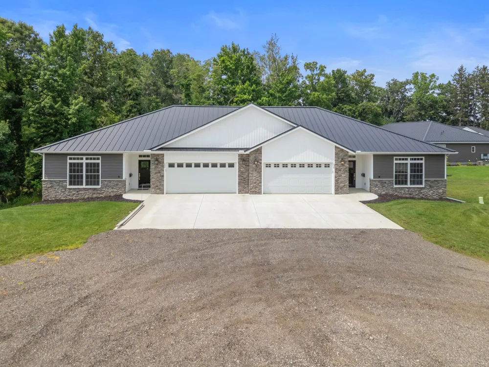 235 Auseon Court Hillsdale, MI 49242