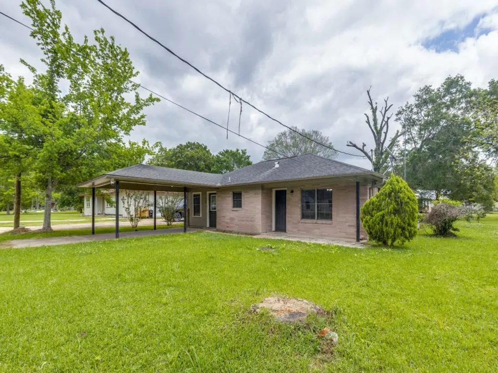 308 Gibbs Street Devers, TX 77538