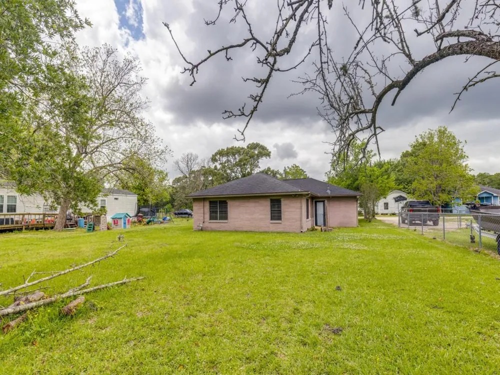 308 Gibbs Street Devers, TX 77538