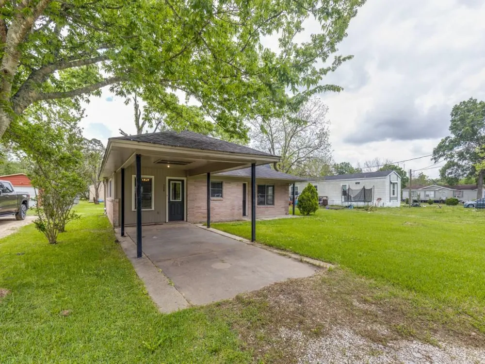 308 Gibbs Street Devers, TX 77538