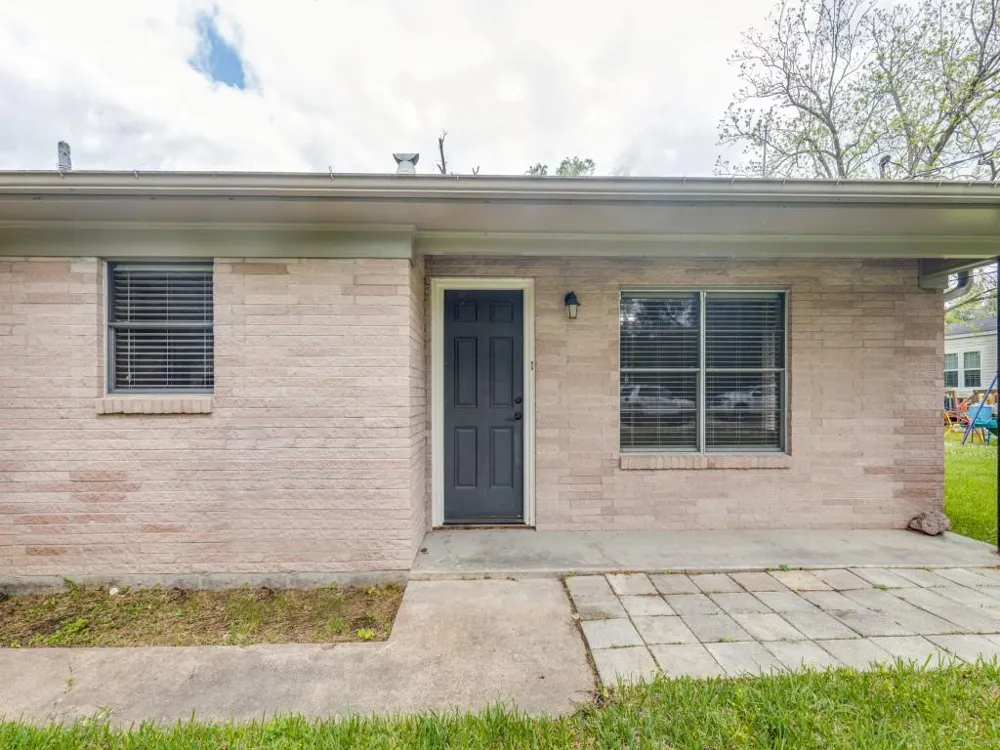 308 Gibbs Street Devers, TX 77538
