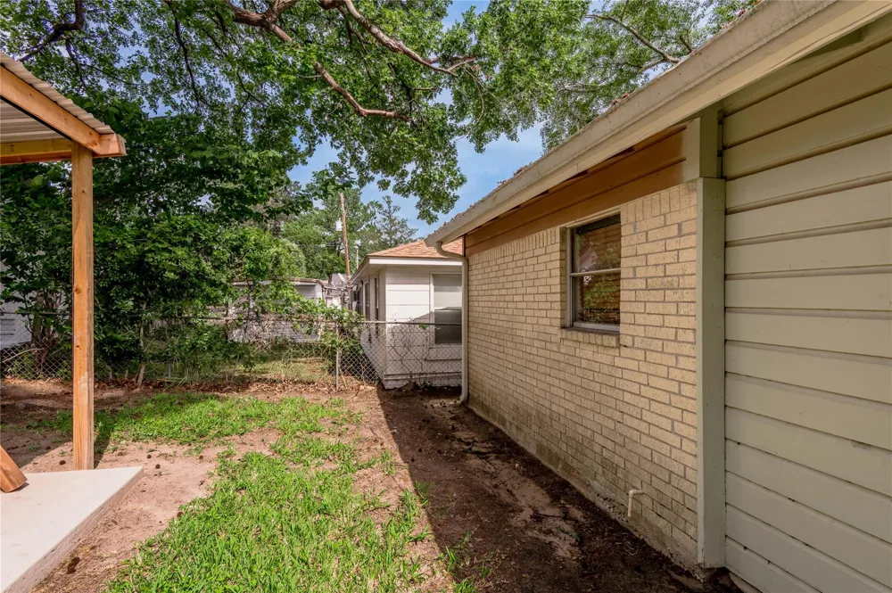 1412 22nd Street #B Huntsville, TX 77340