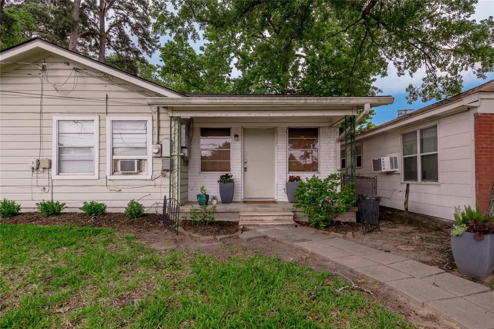 1412 22nd Street #B Huntsville, TX 77340